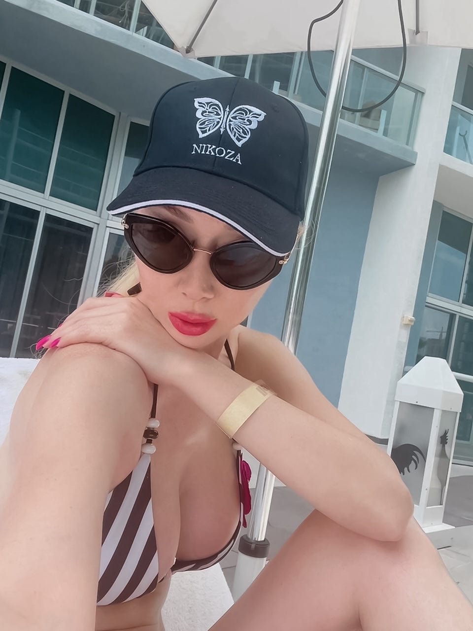 White Nikoza baseball hat