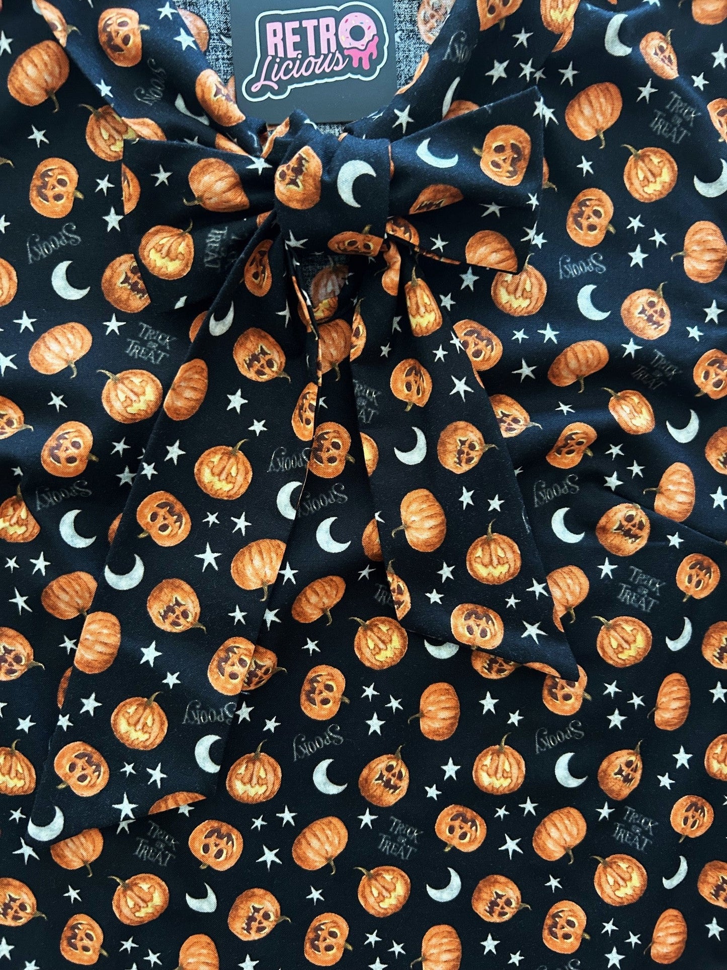Jack-o’-lantern Bow Top